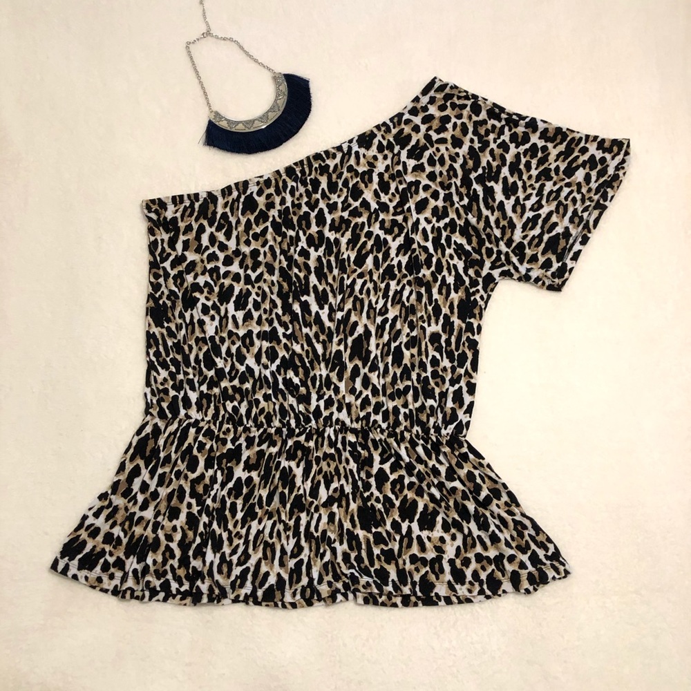 18/20 women’s one shoulder leopard 🐆 print top
